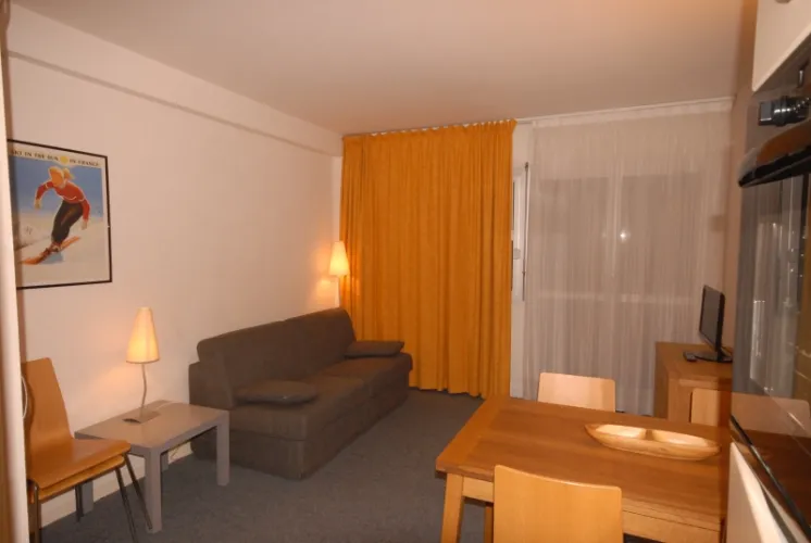 SAR205 / Studio / 6 personnes